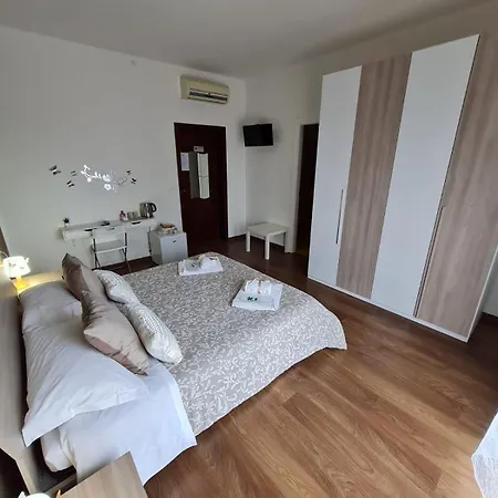 Luja Nocleg ze śniadaniem 4*