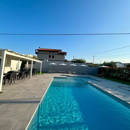 Luja Bed & Breakfast 4*